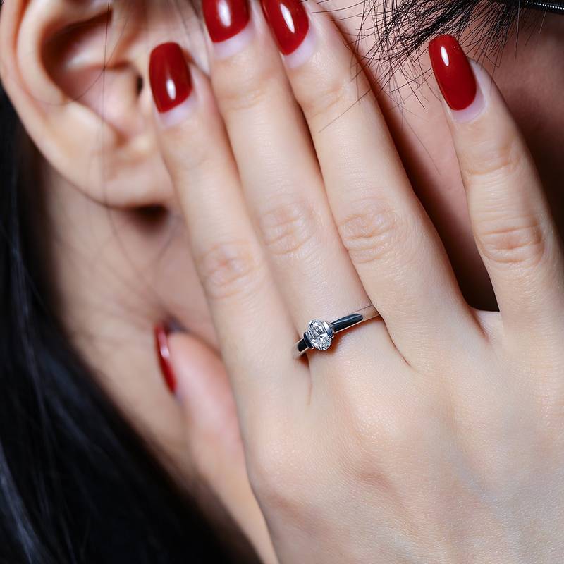 简约蛋形S925银镀白金MoissaniteWomen's Ring0.5ctD级